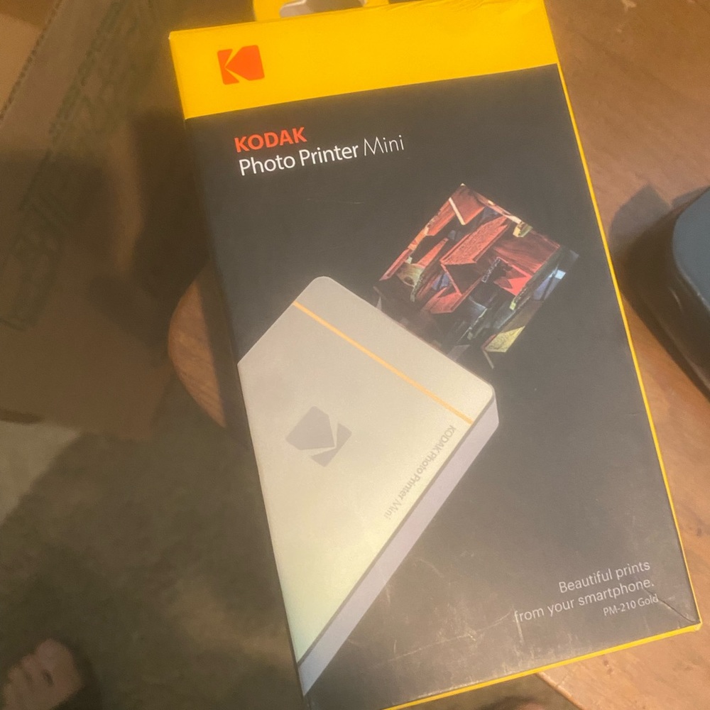 NEW KODAK PM-210G - Photo Printer Mini (Gold) for iPhone and Android - Picture 1 of 7